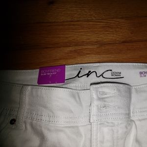 New 18w white jeans by Inc. Boyfriend slim tech
